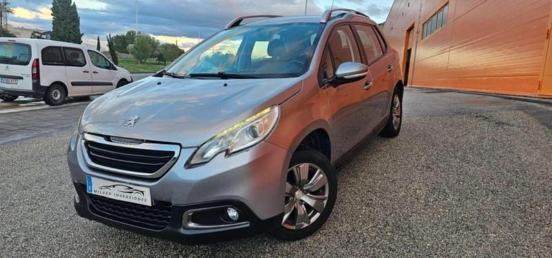 Plateado Usado 2017 Peugeot 208 Active Utilitario | 4999 € (Super precio) - Imagen 1/4