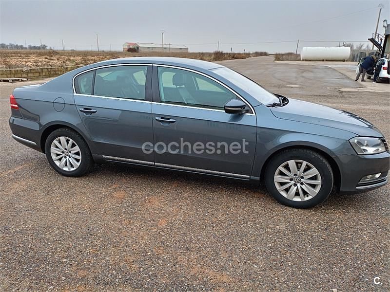 Usado VW Passat Edition 105 CV (77 kW) 2014 Gris / plata Berlina