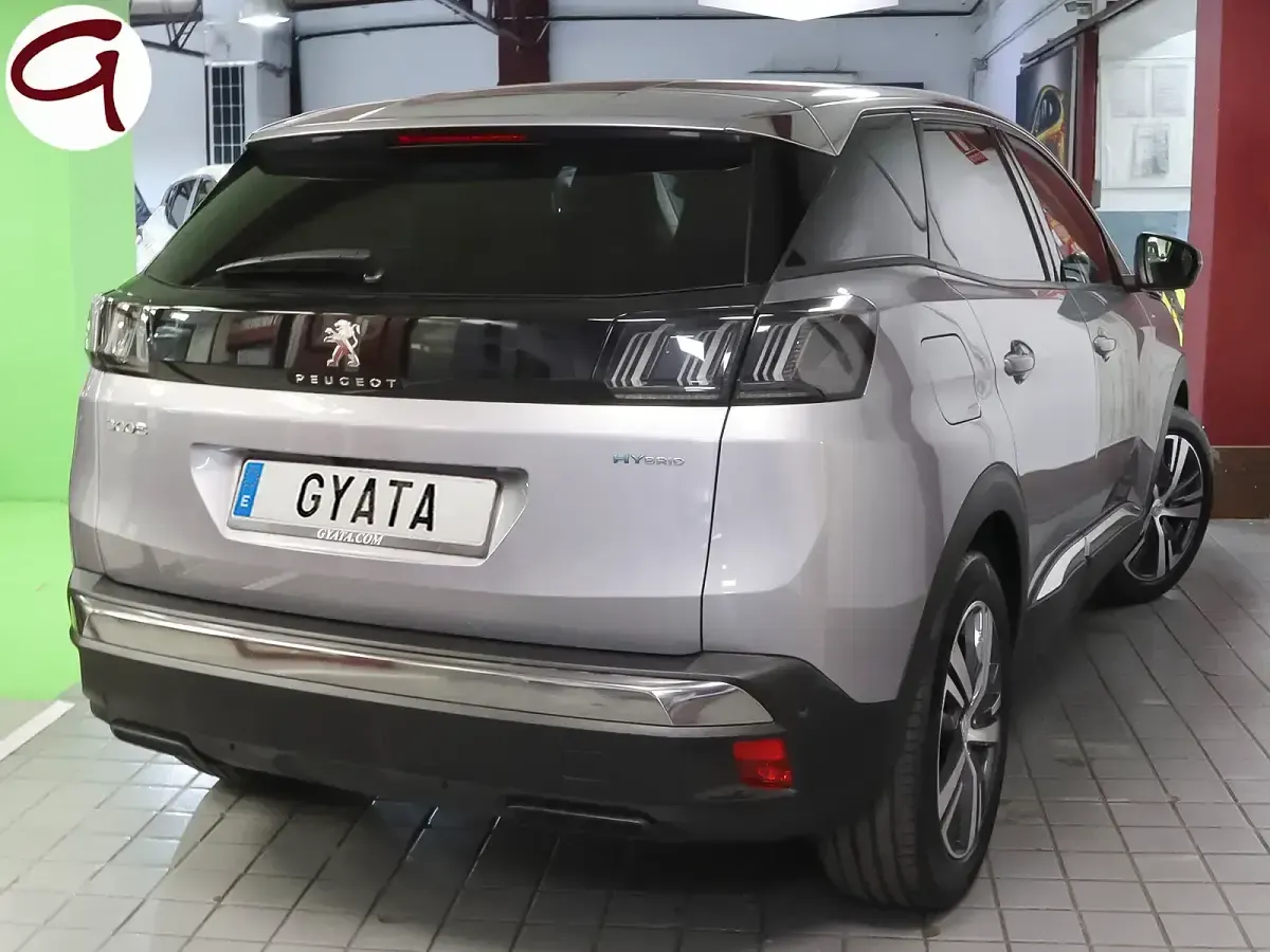Usado Peugeot 3008 Allure 180 CV (132 kW) 2024 Gris SUV