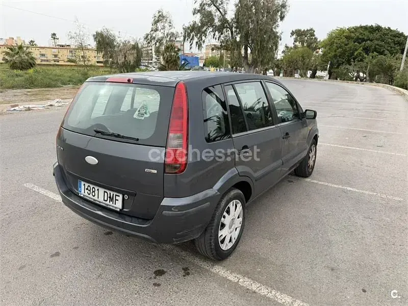 Usado Ford Fusion 68 CV (50 kW) 2005 Gris / plata Utilitario