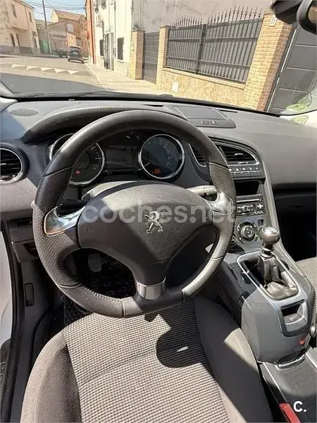 Usado Peugeot 5008 Style 130 CV (95 kW) 2016 Blanco Monovolumen
