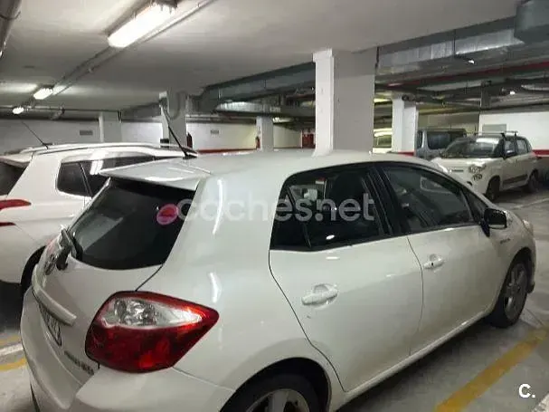 Usado Toyota Auris Hybrid Advance 135 CV (99 kW) 2010 Blanco Berlina