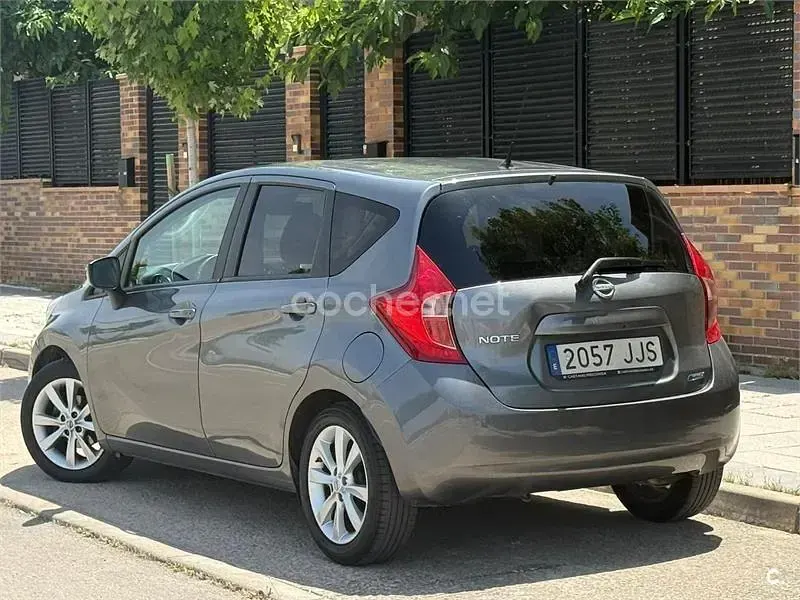 Usado Nissan Note Tekna 90 CV (66 kW) 2015 Gris / plata Utilitario