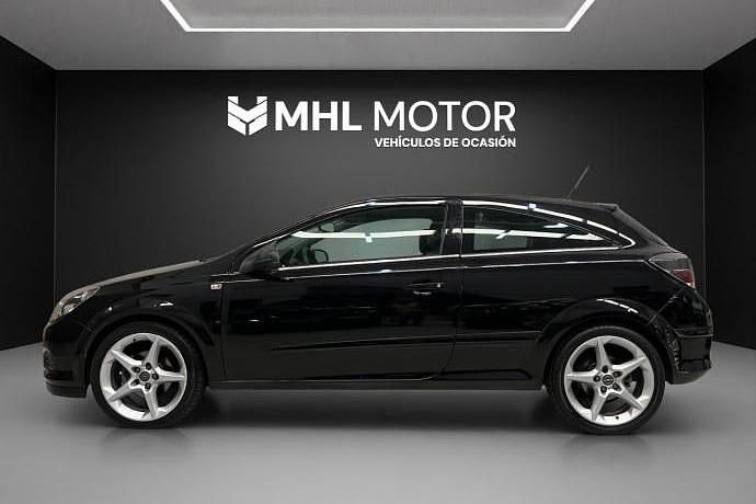 Usado Opel Astra GTC Cosmo 125 CV (91 kW) 2006 Negro Berlina
