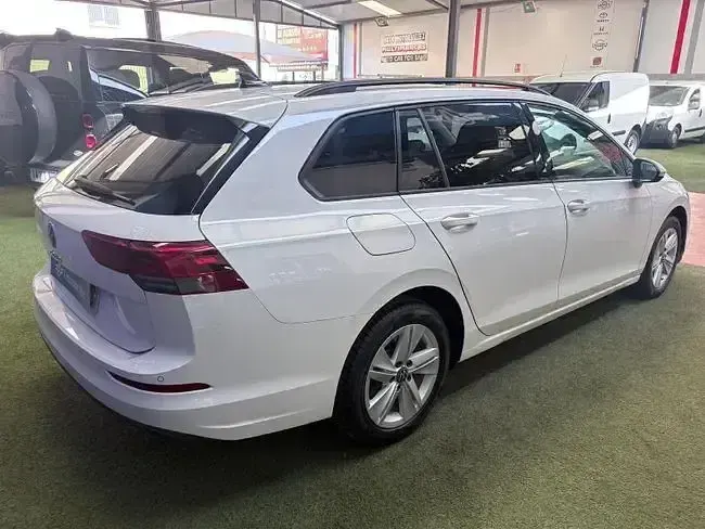 Usado VW Golf VIII Life 116 CV (85 kW) 2024 Blanco Familiar