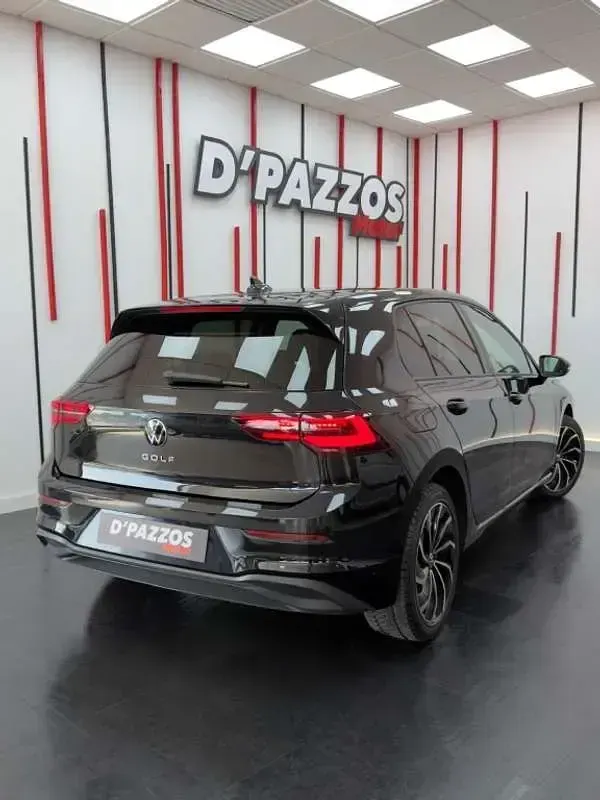 Usado VW Golf VIII Life 116 CV (85 kW) 2020 Negro Utilitario