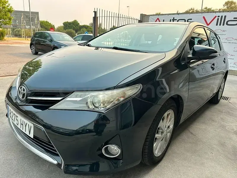 Usado Toyota Auris Active 90 CV (66 kW) 2014 Azul Berlina