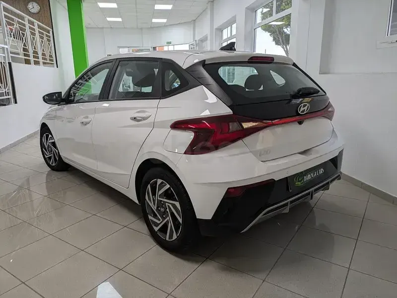 Usado Hyundai i20 100 CV (73 kW) 2023 Blanco Utilitario
