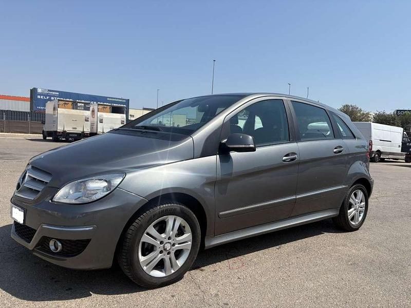Gris / plata Usado 2010 Mercedes B180 Monovolumen | 6900 € (Precio justo) - Imagen 1/4
