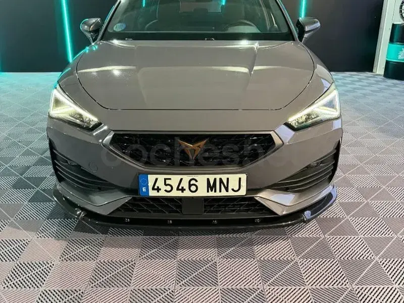 Usado Cupra Leon 150 CV (110 kW) 2024 Gris / plata Berlina