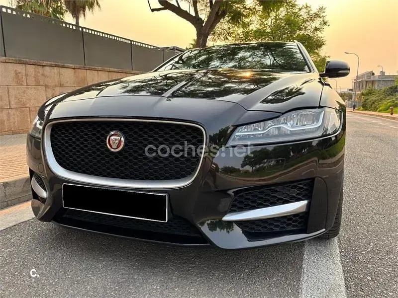 Usado Jaguar XF Sportbrake R-Sport 240 CV (176 kW) 2019 Negro Familiar