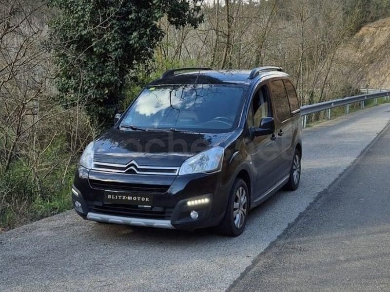 Usado Citroën Berlingo XTR 120 CV (88 kW) 2016 Negro Monovolumen