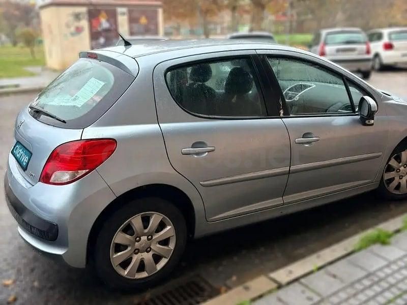 Usado Peugeot 207 Active 70 CV (51 kW) 2012 Azul Berlina