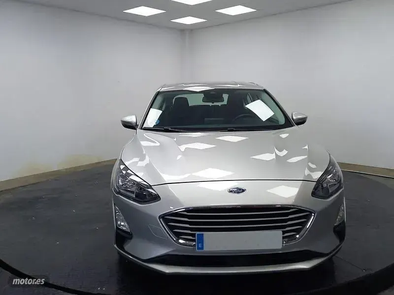 Usado Ford Focus Trend+ 125 CV (91 kW) 2021 Gris Berlina