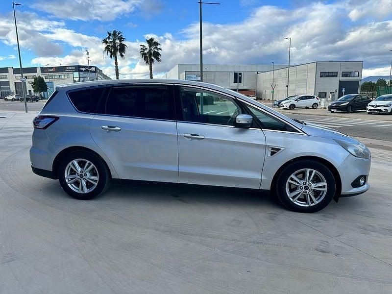 Usado Ford S-MAX Titanium 150 CV (110 kW) 2017 Gris / plata Monovolumen