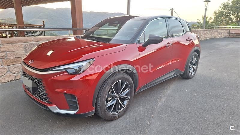 Rojo Usado 2024 Lexus LBX SUV | 30.400 € (Buen precio) - Imagen 1/4