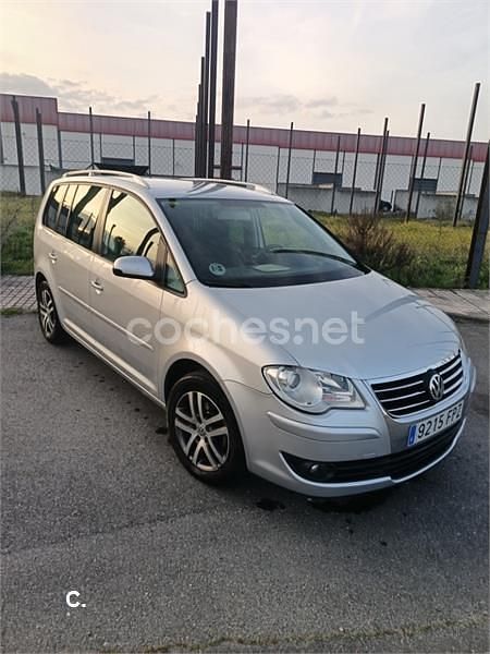 Usado VW Touran 140 CV (102 kW) 2007 Gris / plata Monovolumen