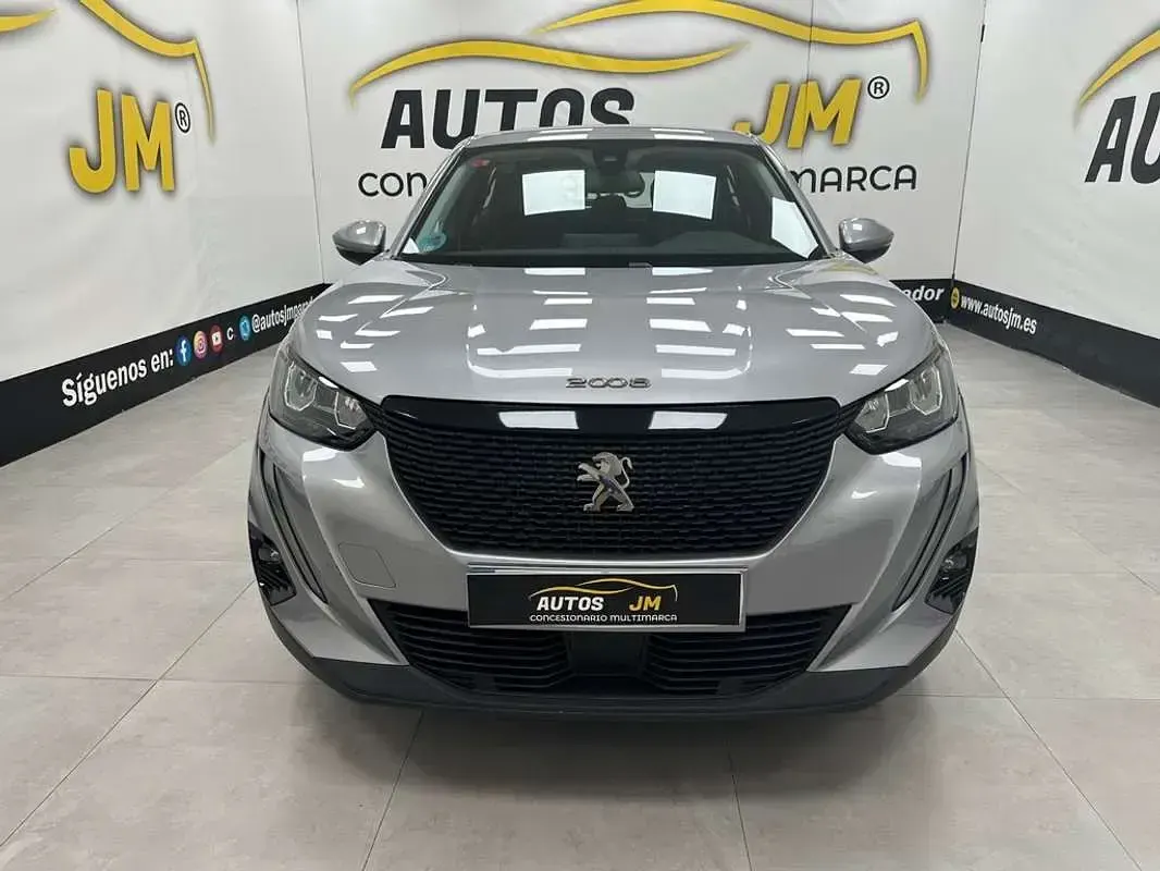Usado Peugeot 2008 Active 109 CV (80 kW) 2021 Gris SUV