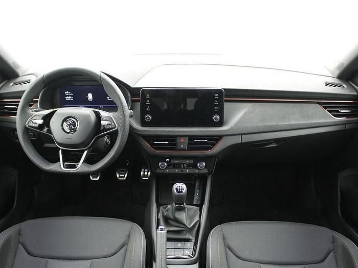 Usado Skoda Scala 115 CV (84 kW) 2024 Blanco Utilitario