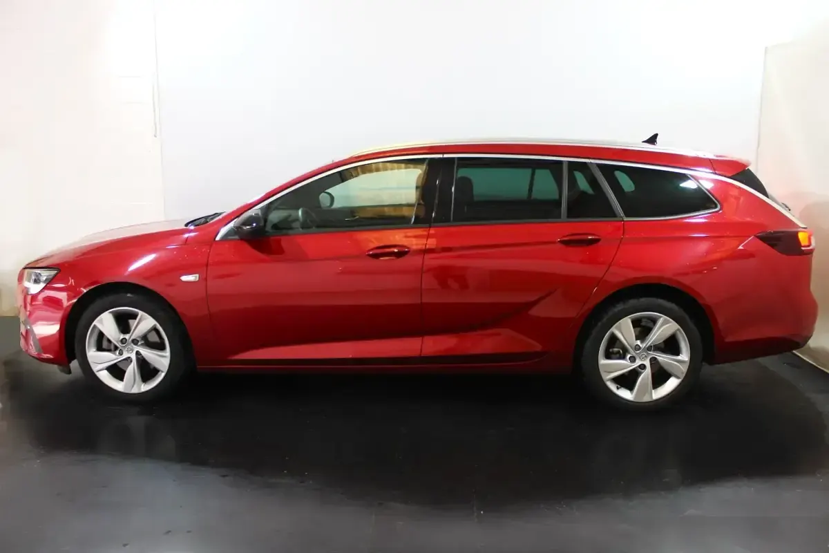 Usado Opel Insignia GS Line 122 CV (89 kW) 2021 Rojo Berlina