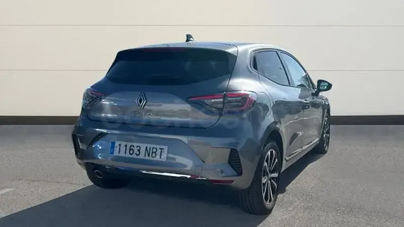 Usado Renault Clio V Techno 100 CV (73 kW) 2025 Gris / plata Berlina