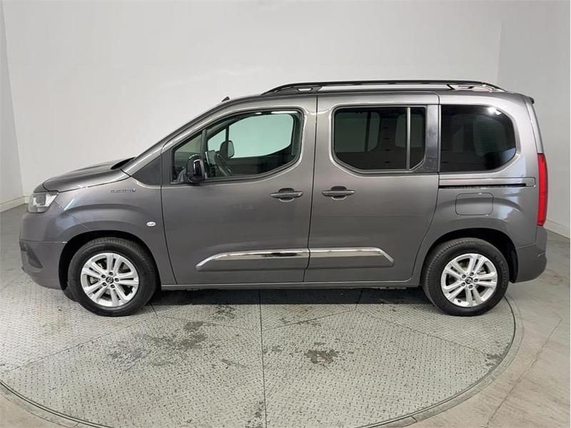 Usado Toyota Proace Verso Active 100 kW (136 CV) 2023 Gris Familiar