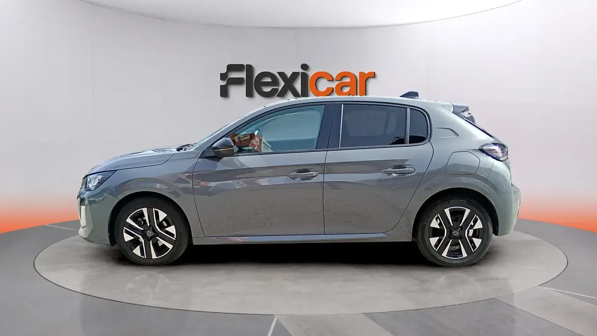 Usado Peugeot 208 Allure 101 CV (74 kW) 2025 Gris Utilitario