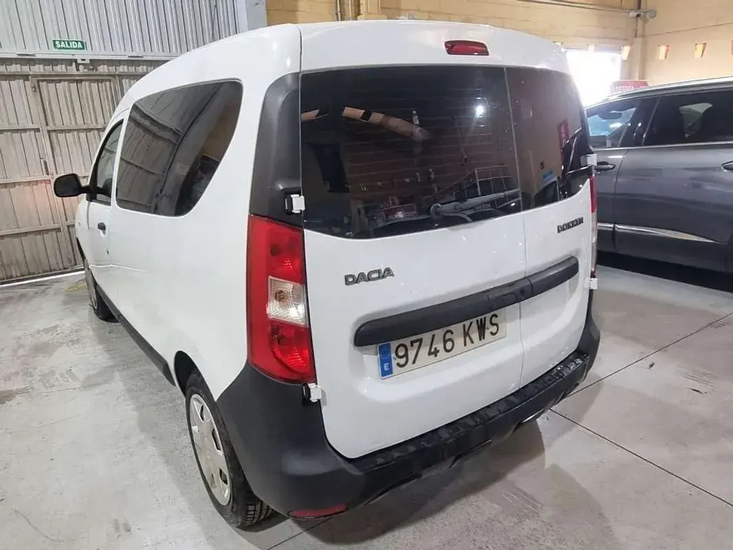 Usado Dacia Dokker Essentiel 95 CV (69 kW) 2019 Blanco Monovolumen
