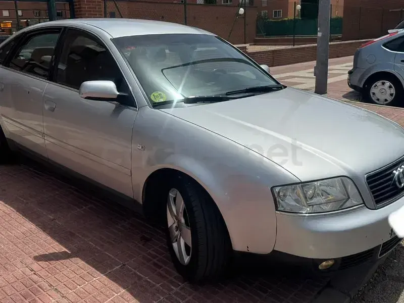 Usado Audi A6 220 CV (161 kW) 2003 Gris / plata Berlina
