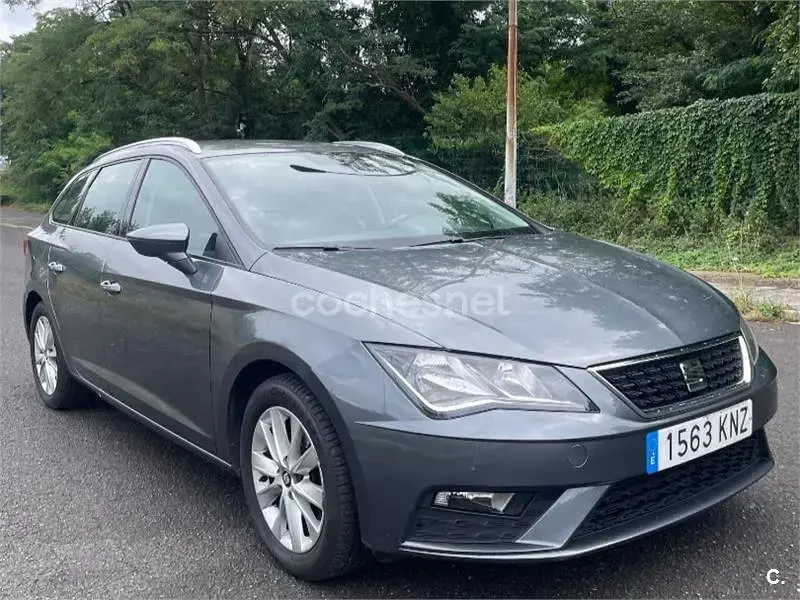 Usado Seat Leon ST Style 110 CV (80 kW) 2018 Gris / plata Familiar