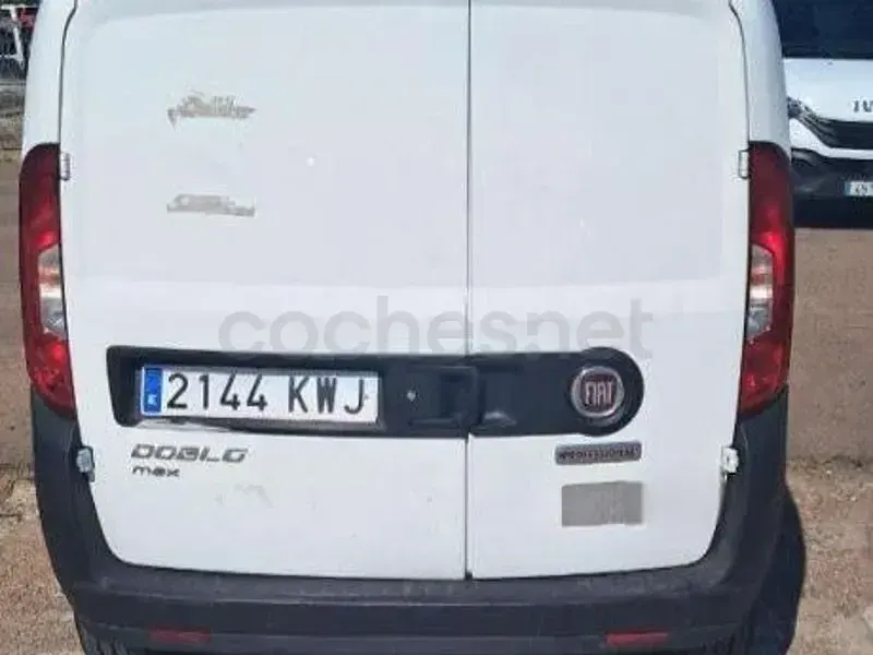 Usado Fiat Doblò Trekking 120 CV (88 kW) 2019 Blanco Monovolumen