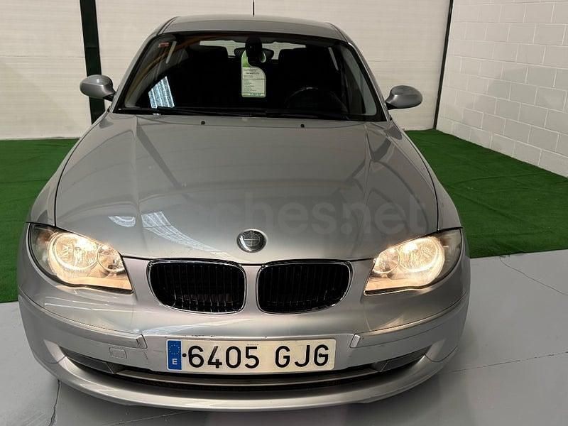 Usado BMW 118 143 CV (105 kW) 2009 Gris / plata Utilitario