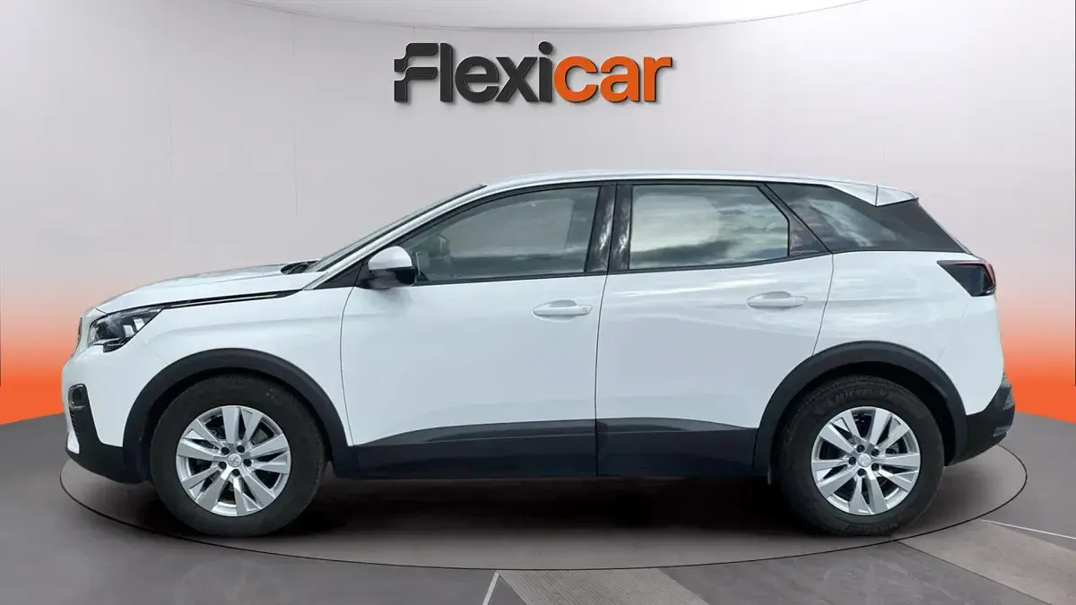 Usado Peugeot 3008 Access 131 CV (96 kW) 2019 Blanco Monovolumen
