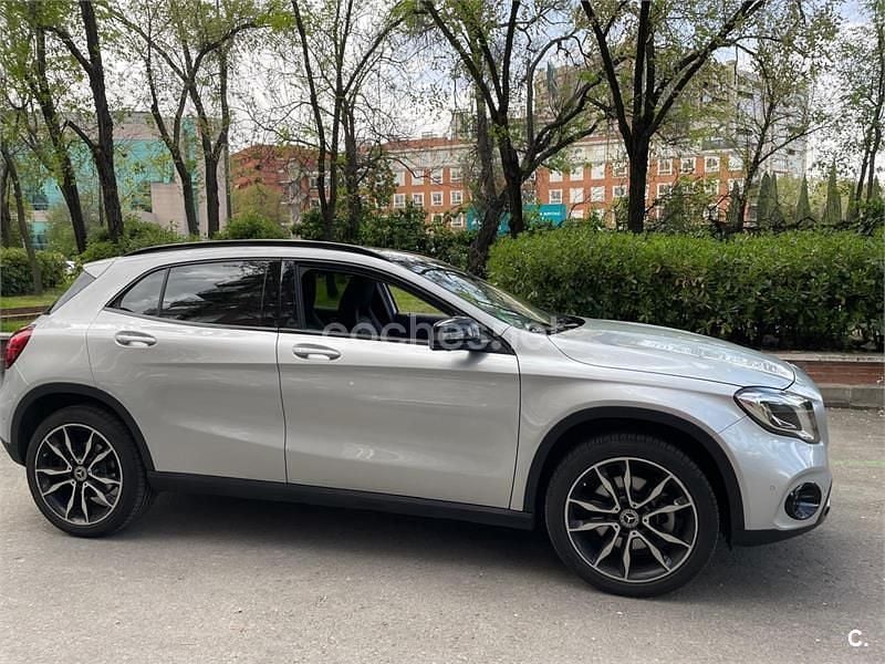 Usado Mercedes GLA250 211 CV (155 kW) 2017 Gris / plata SUV