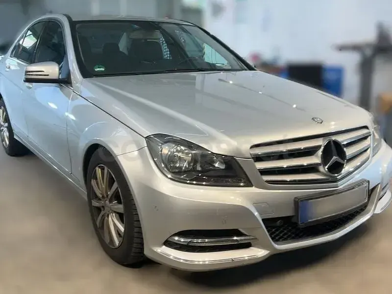 Usado Mercedes C200 Edition 136 CV (100 kW) 2012 Gris / plata Berlina