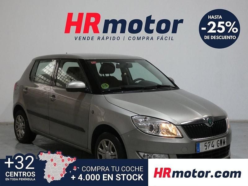 Usado Skoda Fabia Style 105 CV (77 kW) 2010 Gris Utilitario