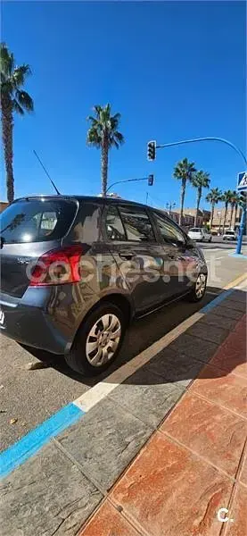 Usado Toyota Yaris 90 CV (66 kW) 2008 Gris / plata Utilitario