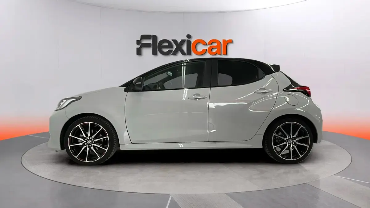 Gebraucht Toyota Yaris Hybrid Sport 116 PS (85 kW) 2024 Grau Limousine