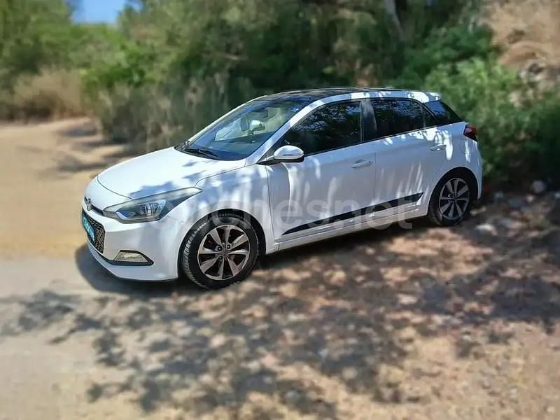 Usado Hyundai i20 Style 90 CV (66 kW) 2016 Blanco Berlina