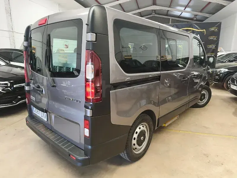 Usado Renault Trafic LIMITED 120 CV (88 kW) 2020 Beige Monovolumen