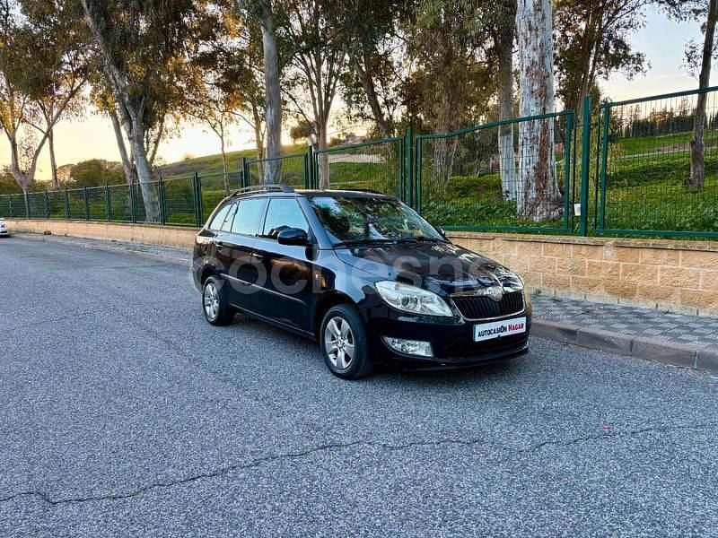 Usado Skoda Fabia Style 105 CV (77 kW) 2010 Negro Familiar