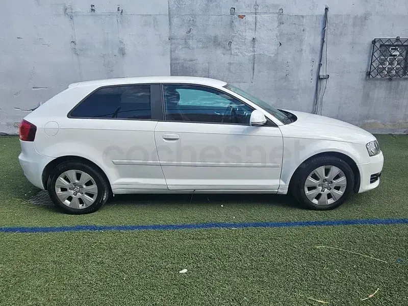 Usado Audi A3 Attraction 105 CV (77 kW) 2010 Blanco Utilitario