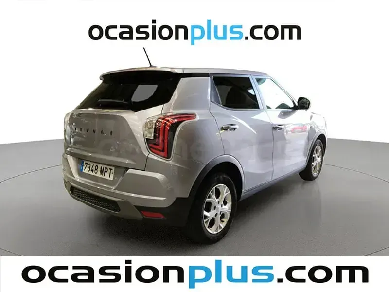 Usado SsangYong Tivoli 135 CV (99 kW) 2024 Gris / plata SUV
