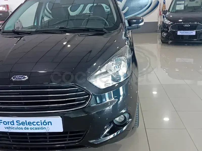 Usado Ford Ka Plus Ultimate 85 CV (62 kW) 2017 Negro Utilitario