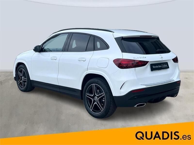 Usado Mercedes GLA200 AMG line 150 CV (110 kW) 2025 Blanco polar SUV