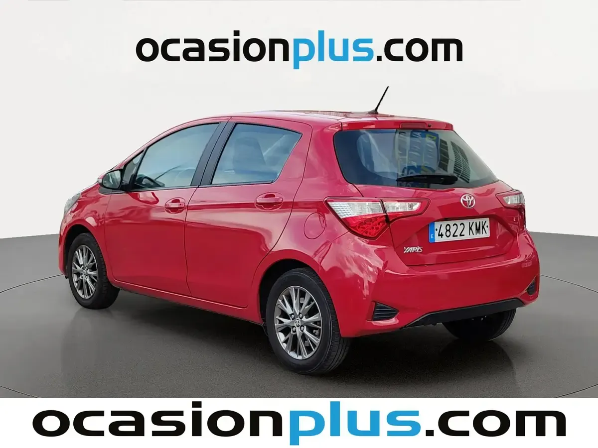 Usado Toyota Yaris Active 111 CV (81 kW) 2018 Rojo Utilitario