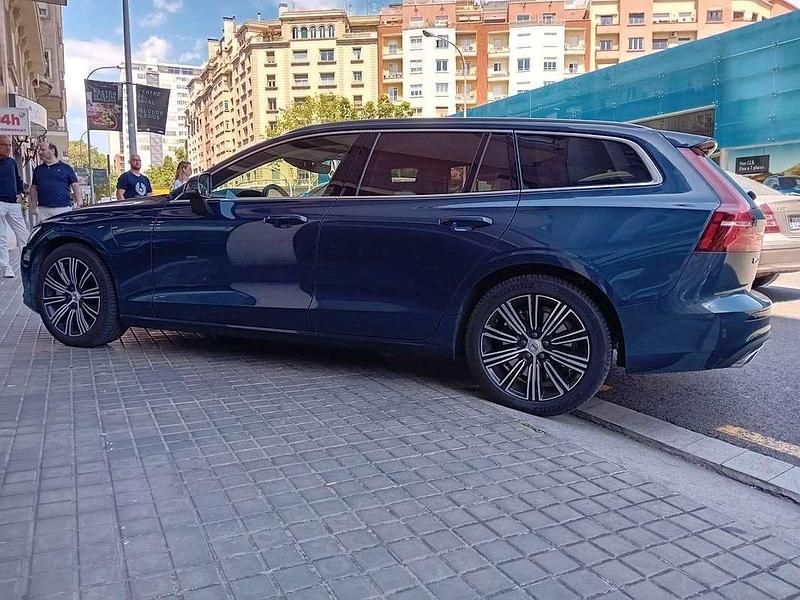 Usado Volvo V60 R-Design 341 CV (250 kW) 2022 Azul Familiar