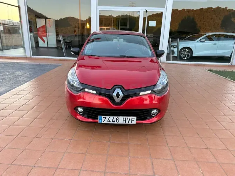 Usado Renault Clio IV Authentique 75 CV (55 kW) 2014 Rojo Berlina