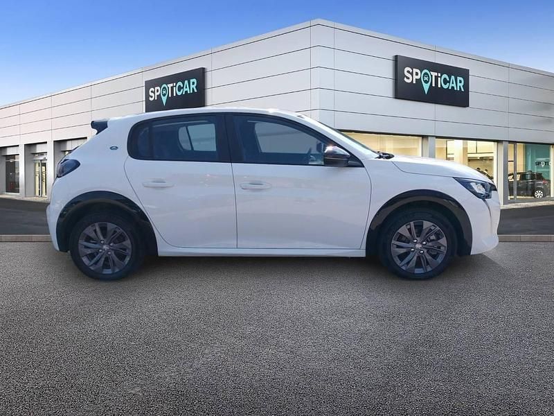 Usado Peugeot e-208 Active 100 kW (136 CV) 2023 Blanco Utilitario