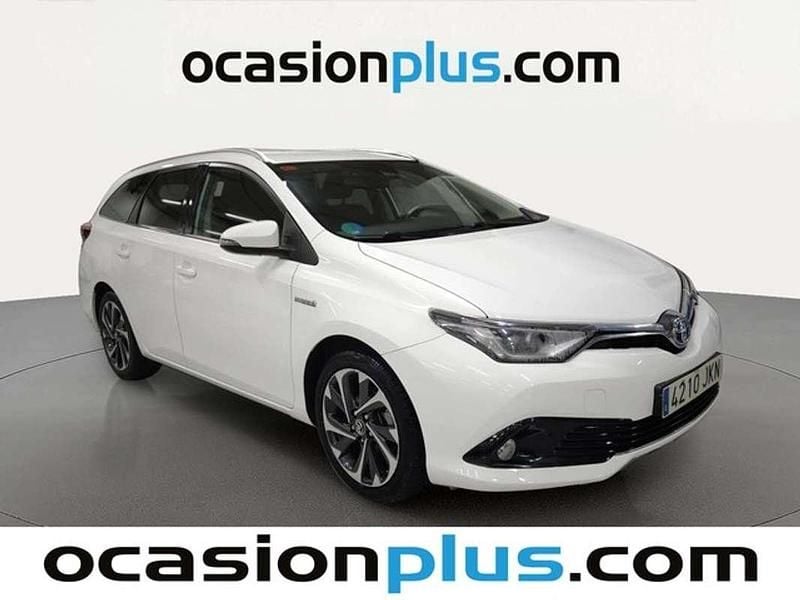 Usado Toyota Auris Touring Sports Business Edition 136 CV (100 kW) 2015 Blanco Familiar